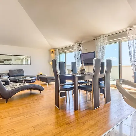 Luxury Penthouse Kate شقة *
