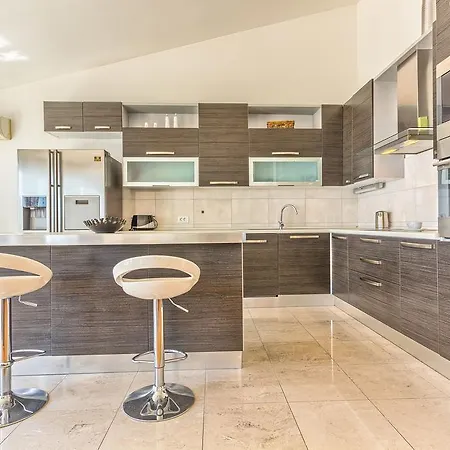 Luxury Penthouse Kate شقة *