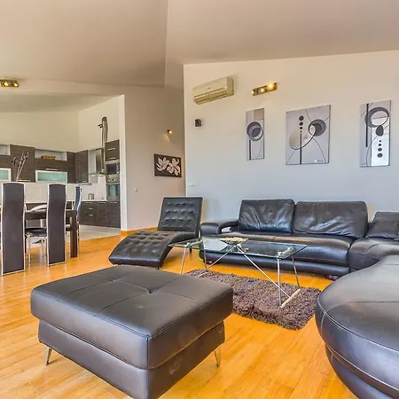 Luxury Penthouse Kate شقة *
