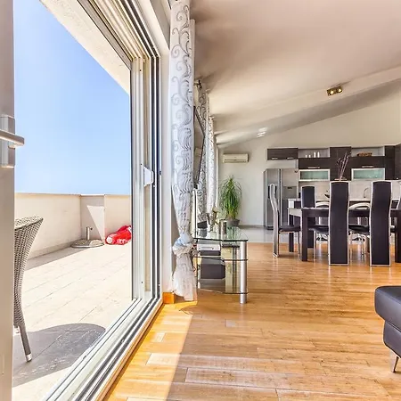 شقة Luxury Penthouse Kate